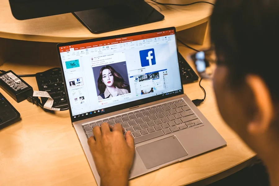 Photo Facebook Followers Into Customers